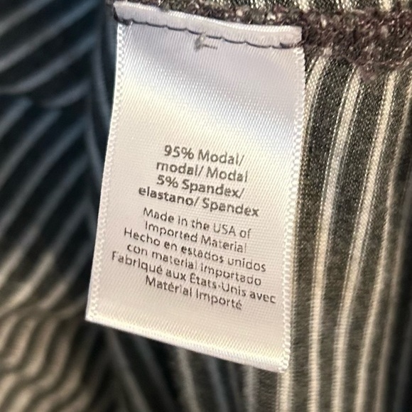 BEYOND YOGA Women's Classic V-Neck Long Sleeve Top- Grey Striped/ Size X-Small - Picture 4 of 4